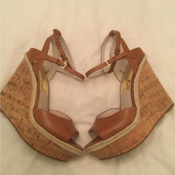 NIB Michael Michael Kors Axton leather two strap luggage wedge. Size 9. - Picture 11 of 12